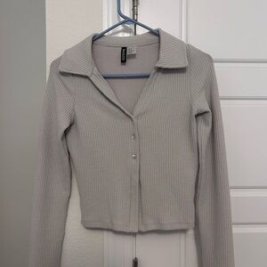 H&M Divided Gray Ribbed Button-Up Long Sleeve